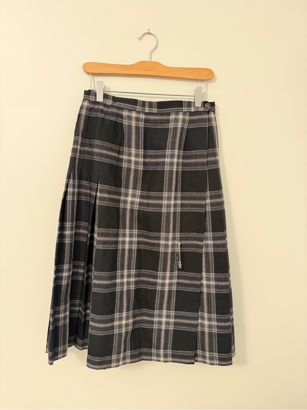 VINTAGE MADE IN CANADA: 100% Virgin Wool Kilt